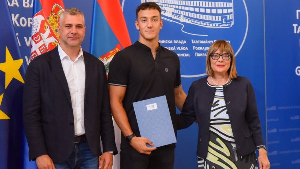 ВРЕДНО ТРЕНИРАЈТЕ И  МЕДАЉАМА НАС ОБРАДУЈТЕ : Стипендије за младе спортисте и тренере у Војводини (ФОТО)