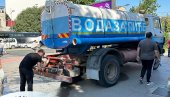 CISTERNE I ČESME NA VIŠE LOKACIJA: Na ulicama Novog Sada obezbeđena voda za osveženje u vrelim danima