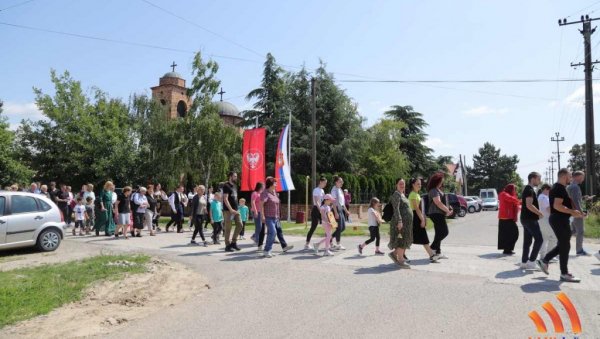 ПОСЛЕ ЛИТУРГИЈЕ, У НЕДЕЉУ: Традиционална литија улицама Сечња