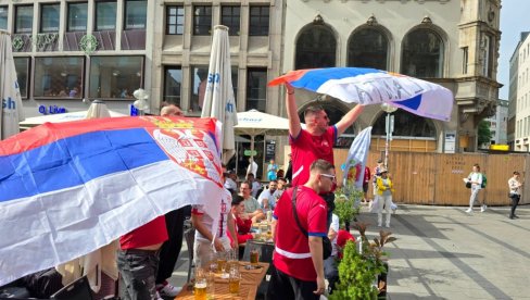 KAD HILJADE SRBA REŠI DA ČUČNE... Navijači orlova stigli u Minhen, a onda se desilo - ovo (VIDEO)