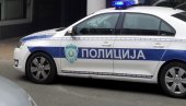 УЖАС У БАРАЈЕВУ: Малолетник возио тинејџера на крову кола, овај пао и погинуо на месту