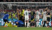 UŽASNA SCENA NA EURO 2024: Fudbaler Mađarske pokriven čaršafima iznet sa terena (VIDEO)