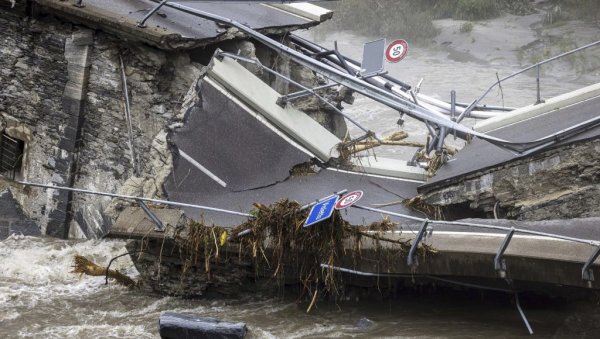 СТРАВИЧНО НЕВРЕМЕ ОДНЕЛО СЕДАМ ЖИВОТА: Падавине направиле хаос у овом делу Европе (ФОТО)