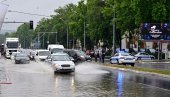 АЛАРМИ ГОРЕ, УПОЗОРЕЊА СЕ НЕ ГАСЕ Ево какво ће време бити у градовима у Војводини по сатима: Ова места да се спреме, стиже олуја