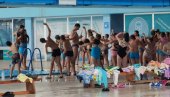 PRIPREMA ZA LETOVANJE: Veliko interesovanje mališana za besplatnu školu plivanja u niškom SC Čair