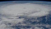 URAGAN NOSIO KROVOVE, VRATA, PROZORE... Pogledajte kako iz svemira izgleda olujni vetar pete kategorije (VIDEO)
