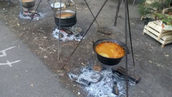 ГУЛАШИЈАДА У СУБОТУ: Такмичење кулинара у Петровцу на Млави