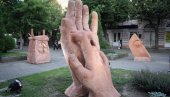 MESEC DANA U ZNAKU VAJARSTVA: U Kikindi otvoren 43. internacionalni simpozijum skulpture „Terra“  (Foto)