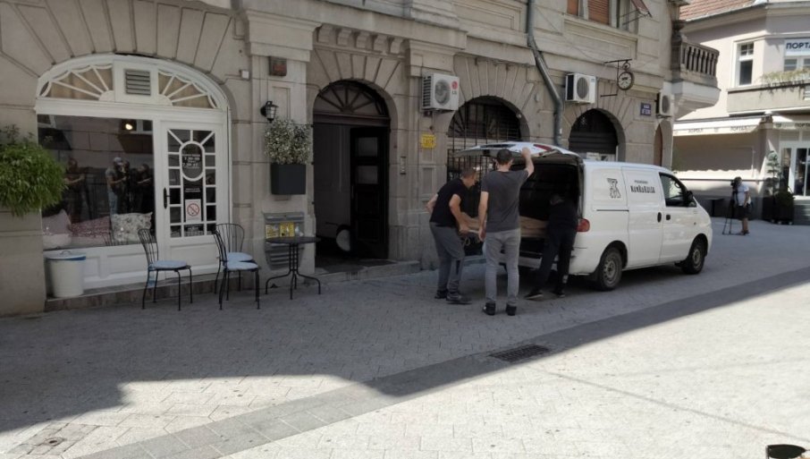 TELA IZNETA IZ STANA: Obdukcija će pokazati uzrok smrti dvojice muškaraca u Novom Sadu (FOTO)