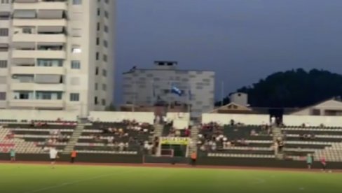 SKANDAL! Pesme o terorističkoj OVK puštene na stadionu  pred utakmicu Borca (VIDEO)