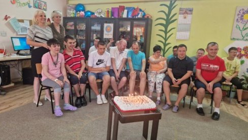 GODIŠNJICA SMEDEREVSKE USTANOVE ZA OSOBE OMETENE U RAZVOJU: Decu i mlade ustanove „ Sunce“ posetila gradonačelnica Smedereva