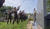 HIMNA CARA LAZARA ZA ISPRAĆAJ SRPSKOG JUNAKA: Ovako je sahranjen ubijeni policajac Nikola Krsmanović (FOTO/VIDEO)