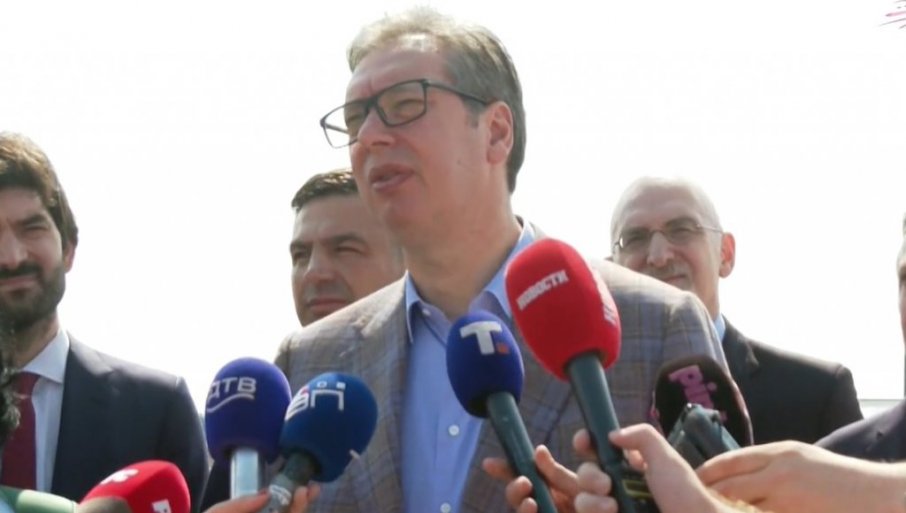 VUČIĆ U NIŠU Predsednik na polaganju kamena temeljca za fabriku 