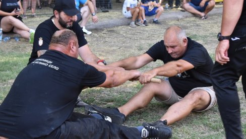 ОДМЕРИЛИ СНАГУ И ВЕШТИНУ: У Банатском Великом Селу одржан традиционални Крајишки вишебој, 14. по реду, уз учешће девет екипа (ФОТО)