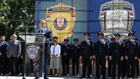 ВОДИЋЕ РАЧУНА О ПОШТОВАЊУ ПРОПИСА И БЕЗБЕДНОСТИ НА СРПСКИМ ПУТЕВИМА: Промоција 45. класе полазника ЦОПО у Сремској Каменици