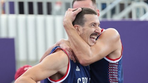 CELA ZEMLJA STAJE: Basketaši Srbije za finale Evropskog prvenstva