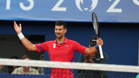 SVET OVO JOŠ NIJE VIDEO! Đoković povredio operisano koleno, ali pobedio Cicipasa i ušao u polufinale Olimpijskih igara!