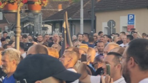 LAŽNI STRUČNJACI I ARHIVISTI, BLISKI PRIJATELJI LAZOVIĆA I ĆUTE: Kako se u Srbiji broje učesnici na protestima