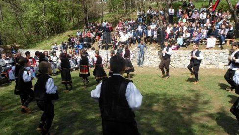 BOGAT LETNJI PROGRAM: Folklor, riblja čorba, radionice i posela