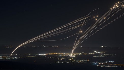 RAKETE LETE KA IZRAELU, SIREN ZAVIJAJU: Hezbolah pokrenuo masovni napad odmazde (VIDEO)