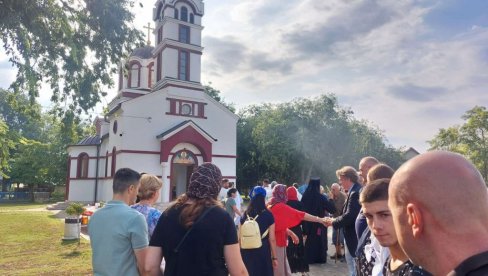 EPISKOP BANATSKI SLUŽIO LITURGIJU U ČESTEREGU: Proslavljena slava