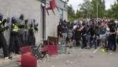 HAOS NA ENGELSKIM ULICAMA: Demonstranti upali i zapalili hotel sa migrantima (FOTO)