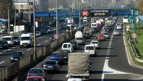 VOZAČI DA SE NAORUŽAJU STRPNJENJEM Gužve na putevima: Praznični vikend se bliži kraju, ove deonice će biti opterećene