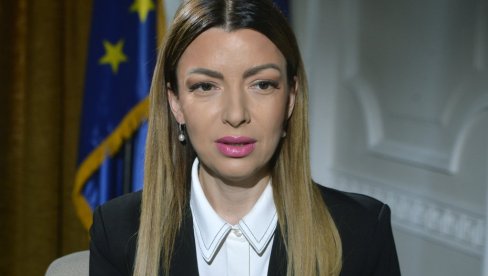 NEĆE USPETI DA VRATE SRBIJU U VREME NJENE NAJVEĆE PROPASTI: Adrijana Mesarović o napadima na Vučića i državu  (FOTO)