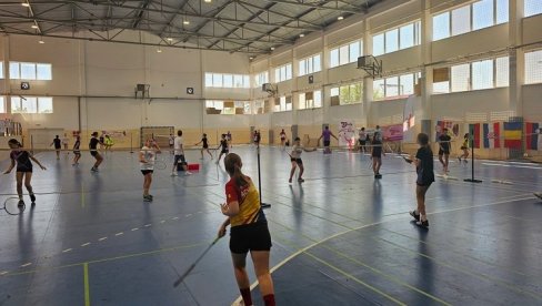 MEĐUNARODNI BADMINTON KAMP ZA DEVOJČICE U KRAGUJEVCU: Sa njima treniraju i reprezentativke Srbije