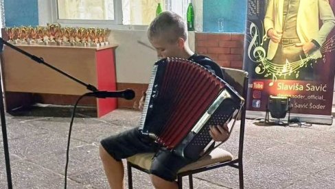 RAZIGRANO U PARAĆINSKIM SELIMA: U Svojnovu takmičenje mladih harmonikaša, u Busilovcu „Muzički karavan“