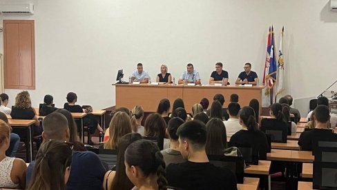 PUTOVANJE ZA NAJBOLJE OSNOVCE: Opština Obrenovac nagradila najbolje maturante i studente