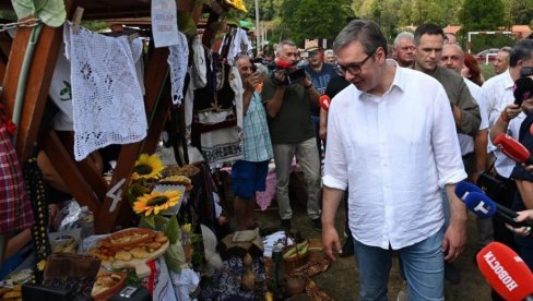 VUČIĆ U MEDVEĐICI: Predsednik na manifestaciji Dani proje i sira