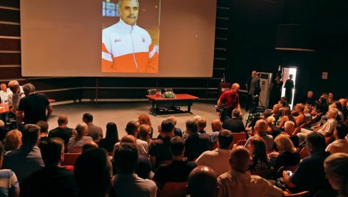 POSLEDNJI POZDRAV ČUVENOM TRENERU: Održana komemoracija povodom smrti Slobodana Buce Galeševa (FOTO)