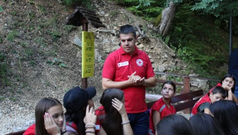 ANIMIRANJE DECE ZA HUMANITARNI RAD: Školice CK (FOTO)