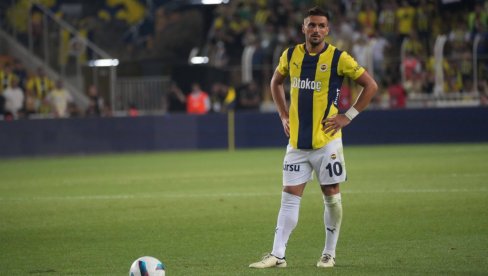 TADIĆ POGODIO PREČKU, FENER IZGUBIO OD BEŠIKTAŠA: Bivša zvezda Arsenala i Liverpula presudila Murinjovim pulenovima