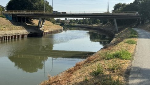 ТЕЛО ЖЕНЕ ИЗВУЧЕНО ИЗ БЕГЕЈА: Ужас у центру Зрењанина, на истом месту пре четири године удавио се држављанин САД