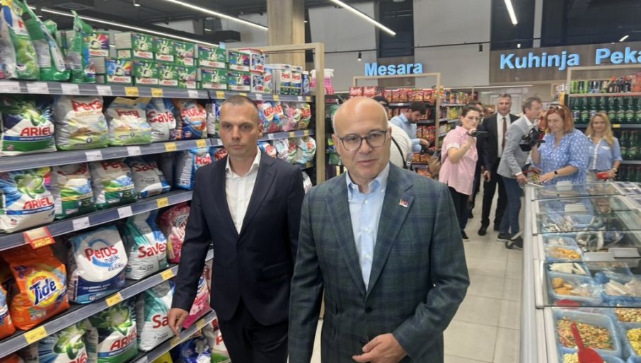 <div></noscript>VUČEVIĆ OBIŠAO MARKET: Akcija države 