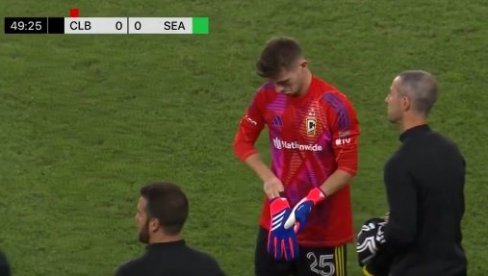 NEVEROVATNA SCENA IZ MLS-A: Nisu imali golmana, pa je igrač morao da brani (VIDEO)