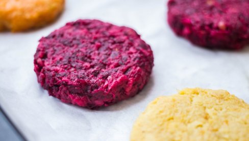 VEGANSKE PLJESKAVICE OD CVEKLE: Isprobajte ukus koji će vas zadiviti