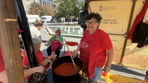 SUVA DRVA, SMEDERAVAC I CRVENA PAPRIKA: Ovo je tajna kvalitetnog ajvara