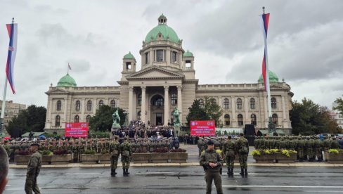 ПРОМОЦИЈА НАЈМЛАЂИХ ОФИЦИРА ВОЈСКЕ СРБИЈЕ: Присуствује и председник Вучић (ФОТО/ВИДЕО)