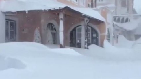 SNEG OKOVAO OVAJ DEO NAŠEG KONTINENTA: Vlasti proglasile vanredno stanje, prizori su neverovatni (FOTO/VIDEO)