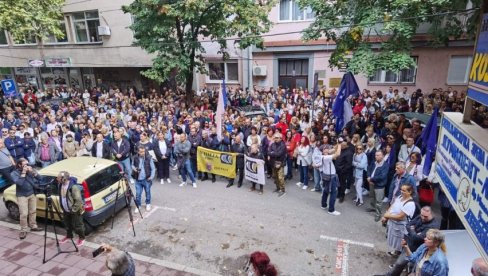 NASTAVLJA SE ŠTRAJK PROSVETNIH RADNIKA: Časovi skrećni u Vojvodini i Valjevu