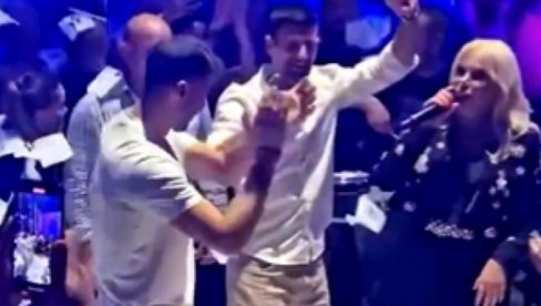 ĐOKOVIĆ DIGAO SOFIJU NA NOGE! Srbin napravio šou o kome bruji Balkan (VIDEO)