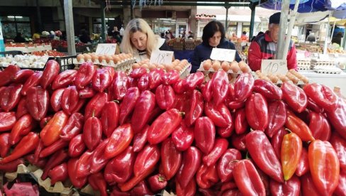 PAPRIKA PREPLAVILA PIJACU U PARAĆINU: Počinje sezona spremanja zimnice