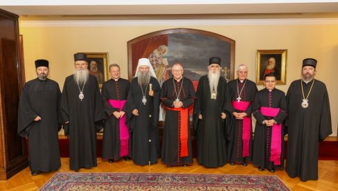 PATRIJARH PORFIRIJE RAZGOVARAO SA KARDINALOM PAROLINOM: Izrazio zahvalnost na stavu Svete Stolice o KiM (FOTO)