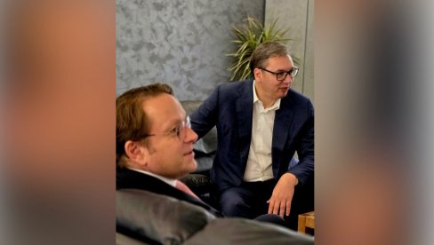 VUČIĆ NA SASTANKU SA VARHEJIJEM: Informisao sam komesara o zabrinjavajućoj situaciji na KiM (FOTO)