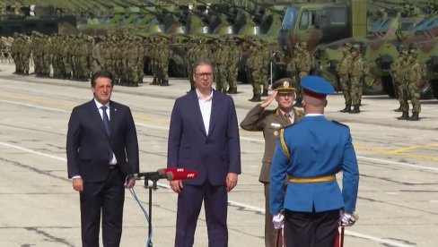 ZASTAVA 2024: Veliki prikaz sposobnosti Vojske Srbije - predsednik Vučić na aerodromu u Batajnici (VIDEO)