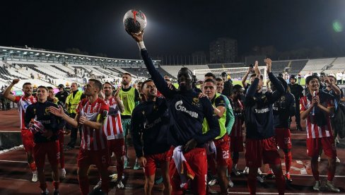 NA NJEMU STADION PARTIZANA: Crvena zvezda predstavila treću garnituru dresova (FOTO)