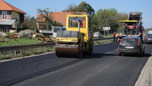 РАДОВИ ДО 4. НОВЕМБРА: Обнова прометне деонице државног пута Краљево-Врњачка Бања